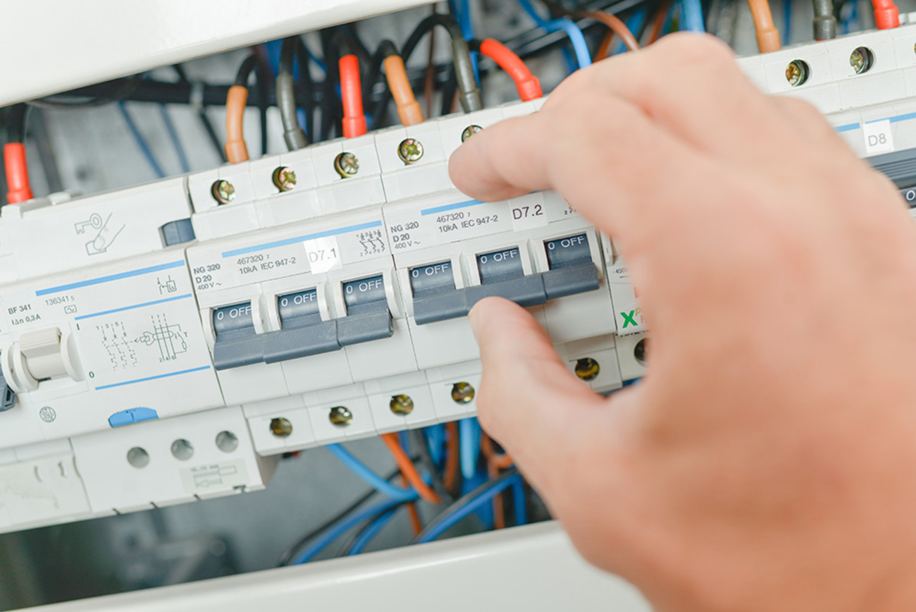 Elektro­installation bei Ing. Lothar Kunze Elektro GmbH in Halle